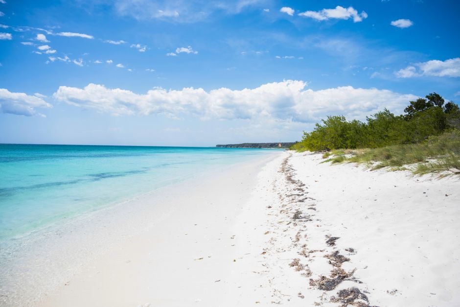 Aventuras Naturales en Pedernales y Samaná — imagen de turismo en República Dominicana